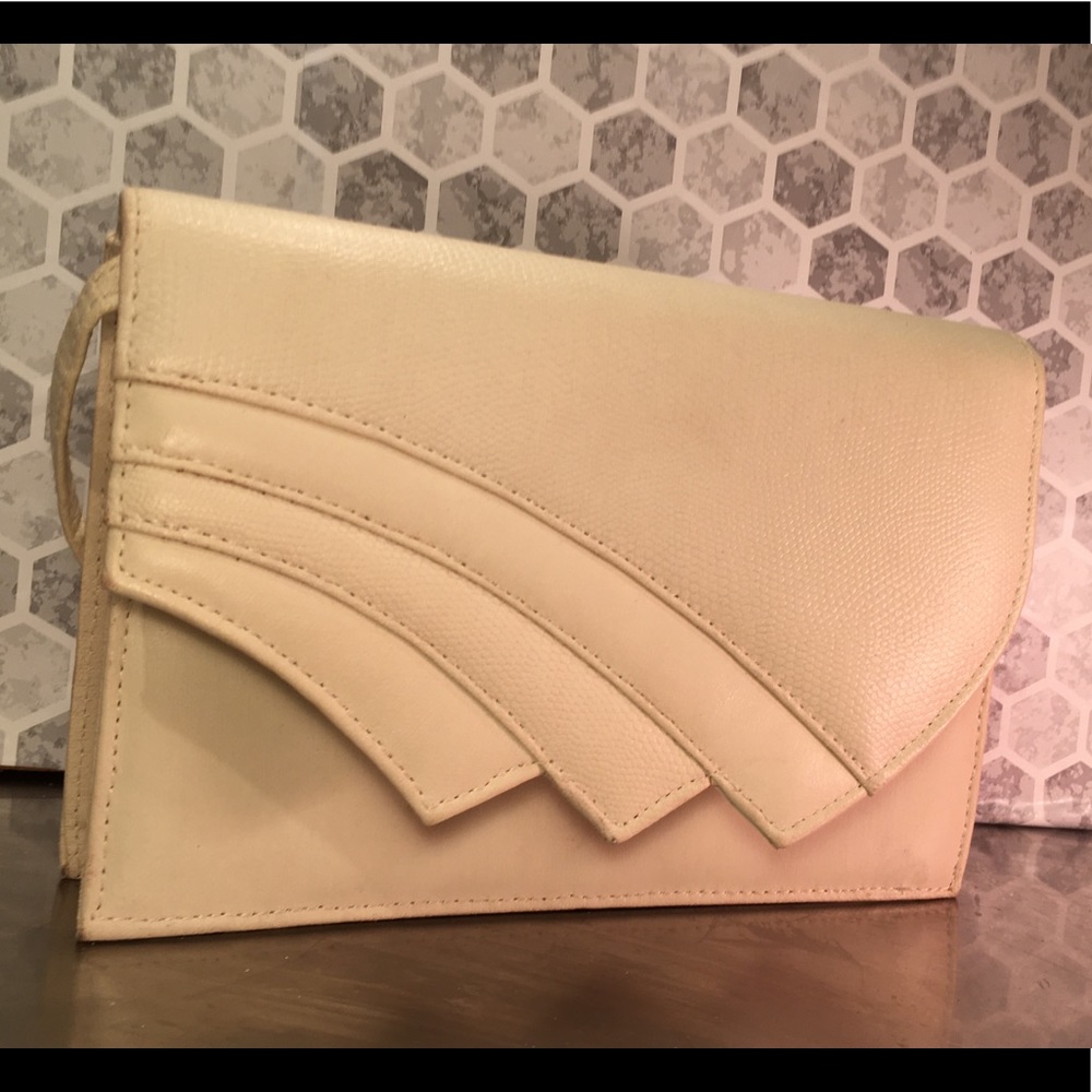 Vtg Geo-Mod Asymmetric White Leather Envelope Bag